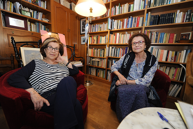 Dionisia García y Aurora Saura, siempre habrá poetas Dionisia y Aurora se reúnen en la casa de la primera. Foto de Juan Caballero.